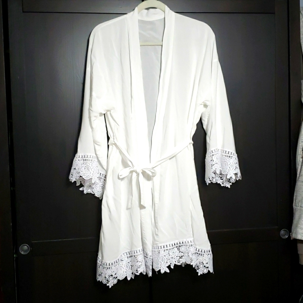 White Rayon Robe w/ Lace Flower Trim
